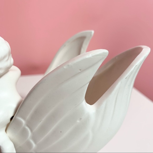 Vintage baby on swan vase - Picture 2 of 4